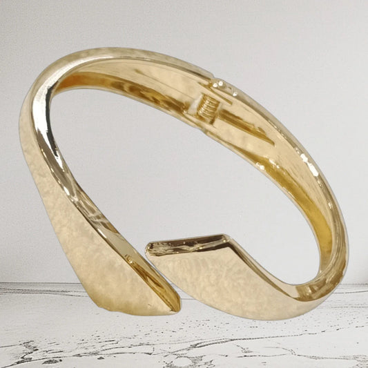 Sleek Golden Bracelet - Style Storyz - 